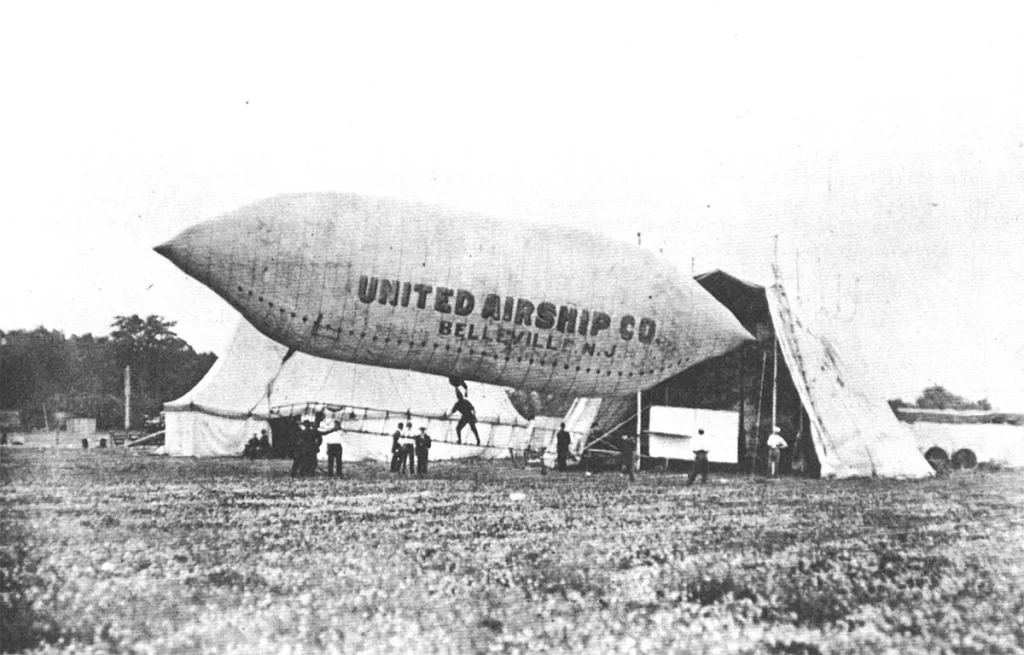 Cromwell Dixon et son dirigeable Knabenshue airship, Montreal 1910